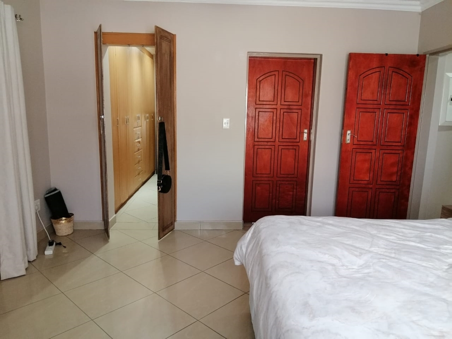 6 Bedroom Property for Sale in Zinniaville North West